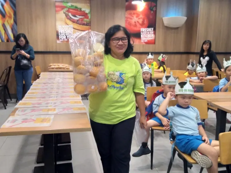 Foto Kunjungan ke Burger King di Mall Artha Gading 35 p_20190503_093303_vhdr_on_p