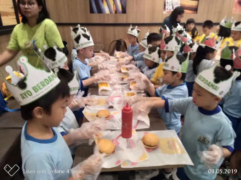 Foto Kunjungan ke Burger King di Mall Artha Gading 74 p_20190503_100825_vhdr_on_p